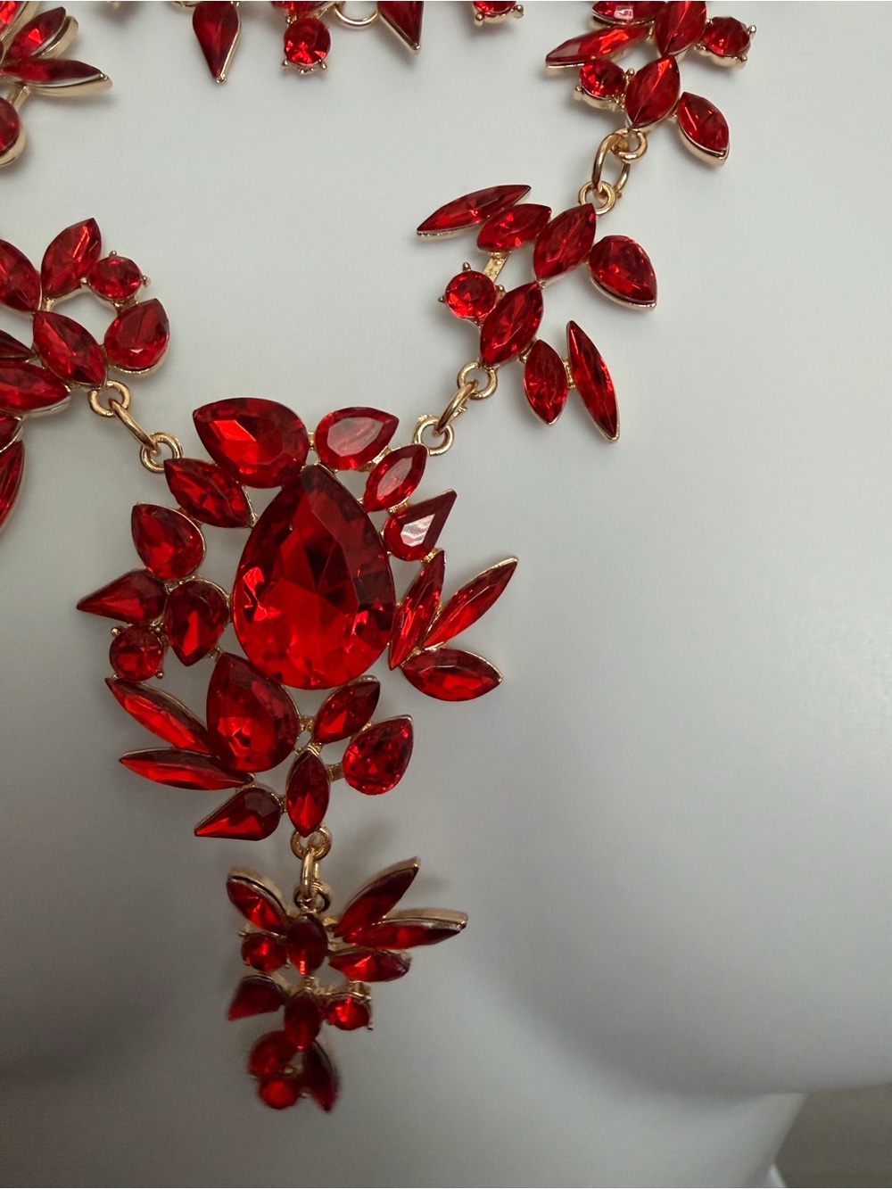NWOT Aratta- Dramatic Red Crystal Bib Necklace with Gold-Tone Setting - Picture 5 of 16